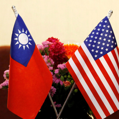 台湾と米国の旗が台北での会議のために配置されます