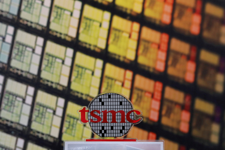 新竹の本社にある台湾積体電路製造有限公司 (TSMC) のロゴ