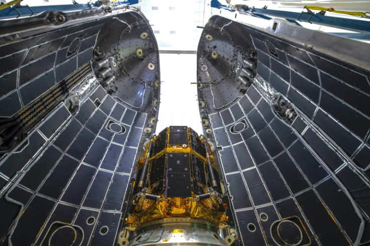 SpaceXのFalcon 9ロケットに格納されたHakuto-R Mission 1着陸船