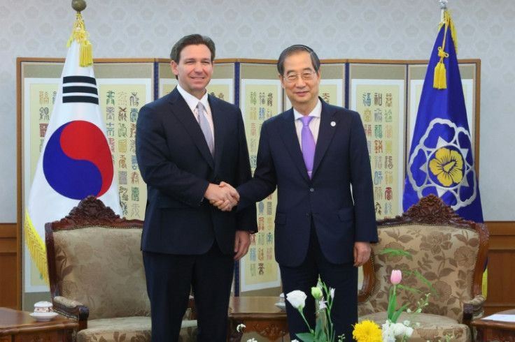 フロリダ州のロン・デサンティス知事がソウルで韓国のハン・ドクス首相と会談