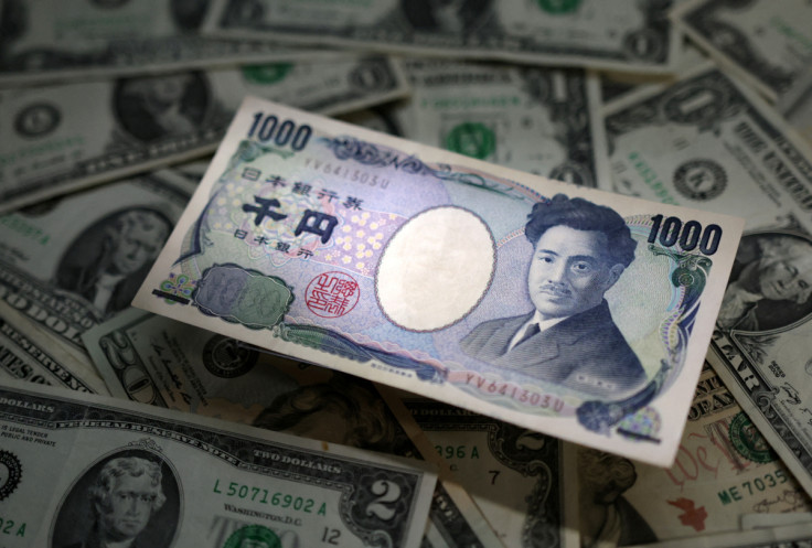 イラストは日本円と米ドル紙幣