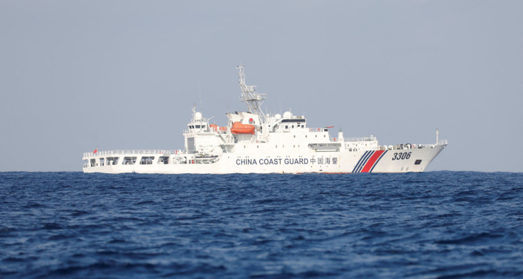 中国海警局の船舶が係争中のスカボロー礁を巡回
