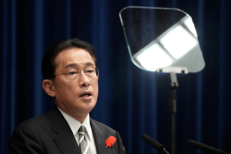日本の岸田首相が東京で記者会見で語る