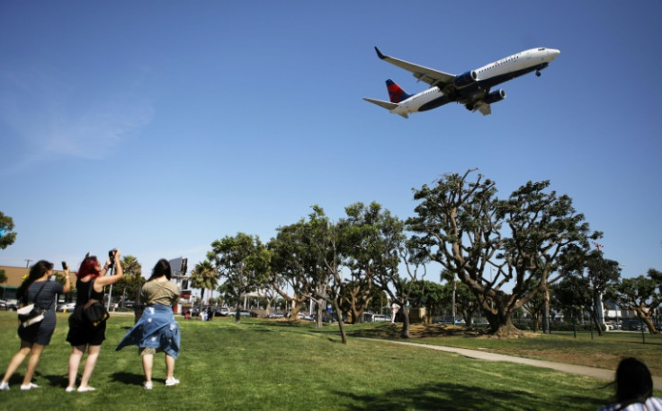 デルタ航空は依然として非常に強い旅行需要を見込んでおり、好調な第2四半期を受けて通期予想を引き上げている