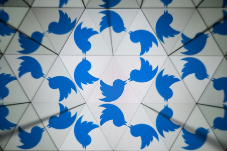 鳥のおしゃべりの音をもじった名前の Twitter は、2006 年のサービス開始当初から鳥類のブランドを使用してきました。