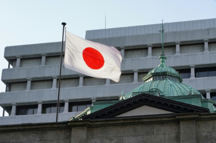 他の中央銀行がインフレに対抗するために利上げを行っているにもかかわらず、日本銀行は超緩和的な金融政策を継続している