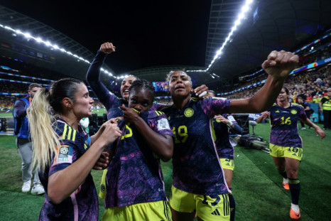コロンビアのフォワード、リンダ・カイセドがチーム初ゴールを祝う