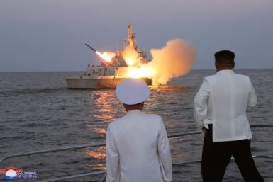 北朝鮮の指導者、金正恩氏が海軍部隊を訪問し、戦略巡航ミサイル実験を監督した