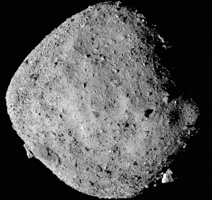 ベンヌは、10億年から20億年前の大規模な衝突の後、小惑星帯にあるより大きな小惑星の破片から形成されたと考えられている